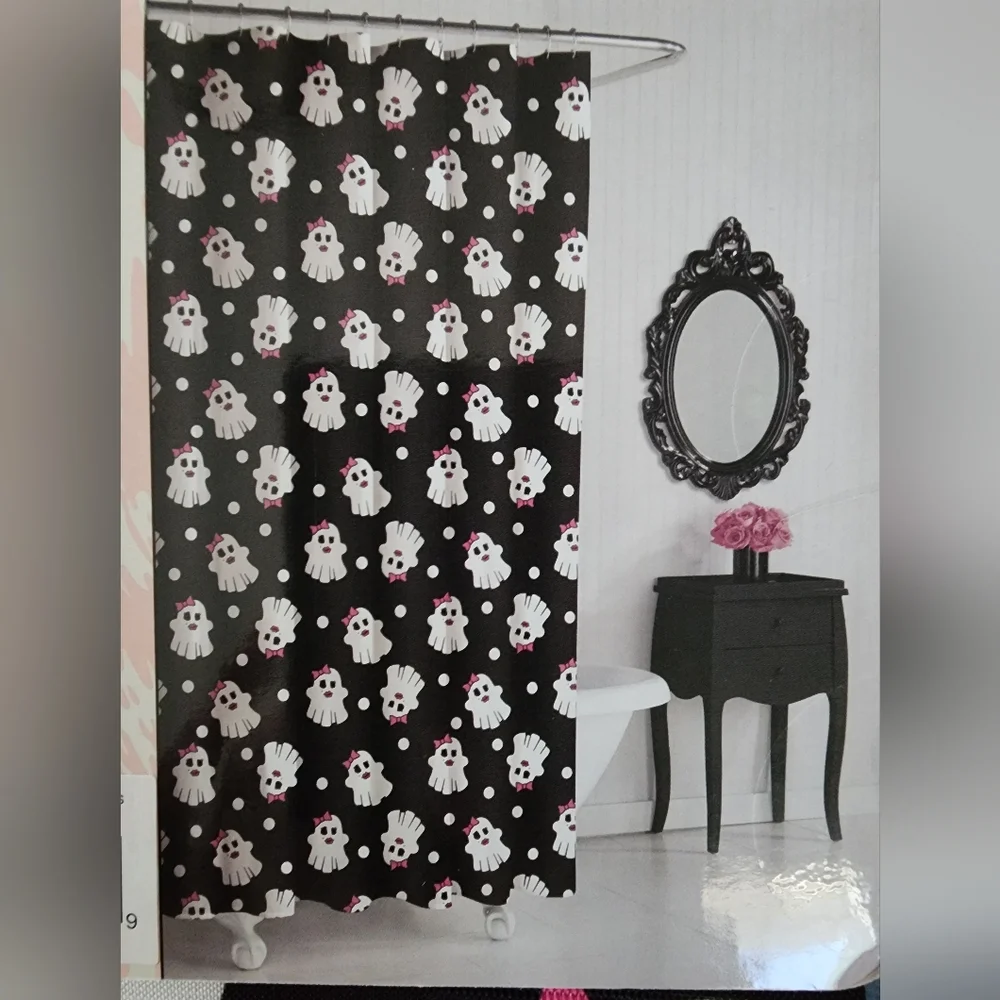 NWT Betsey Johnson Black and White Ghost Shower Curtain/ PERFECT FOR HALLOWEEN👻